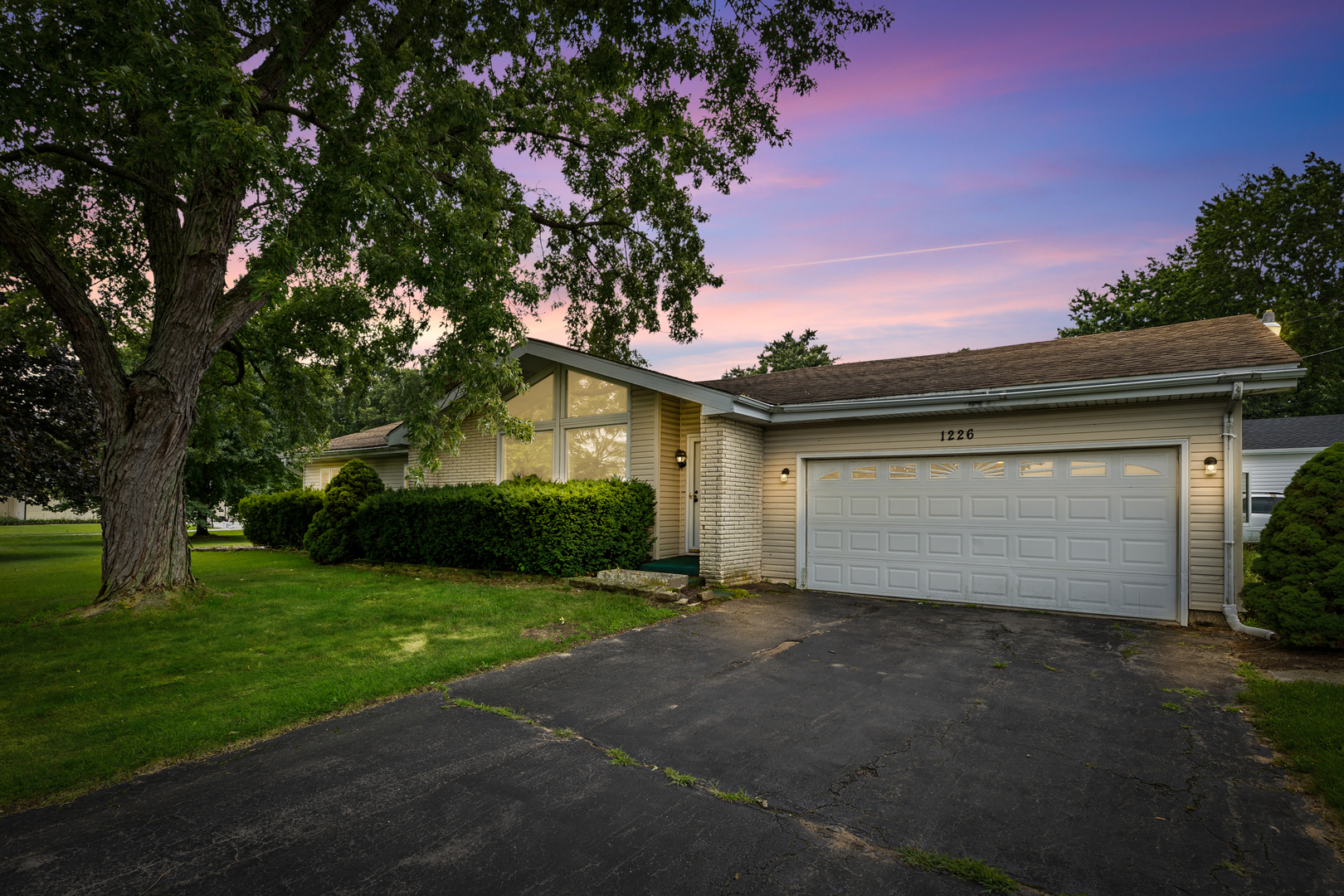 1226 S Hieland Road Property Photo 1