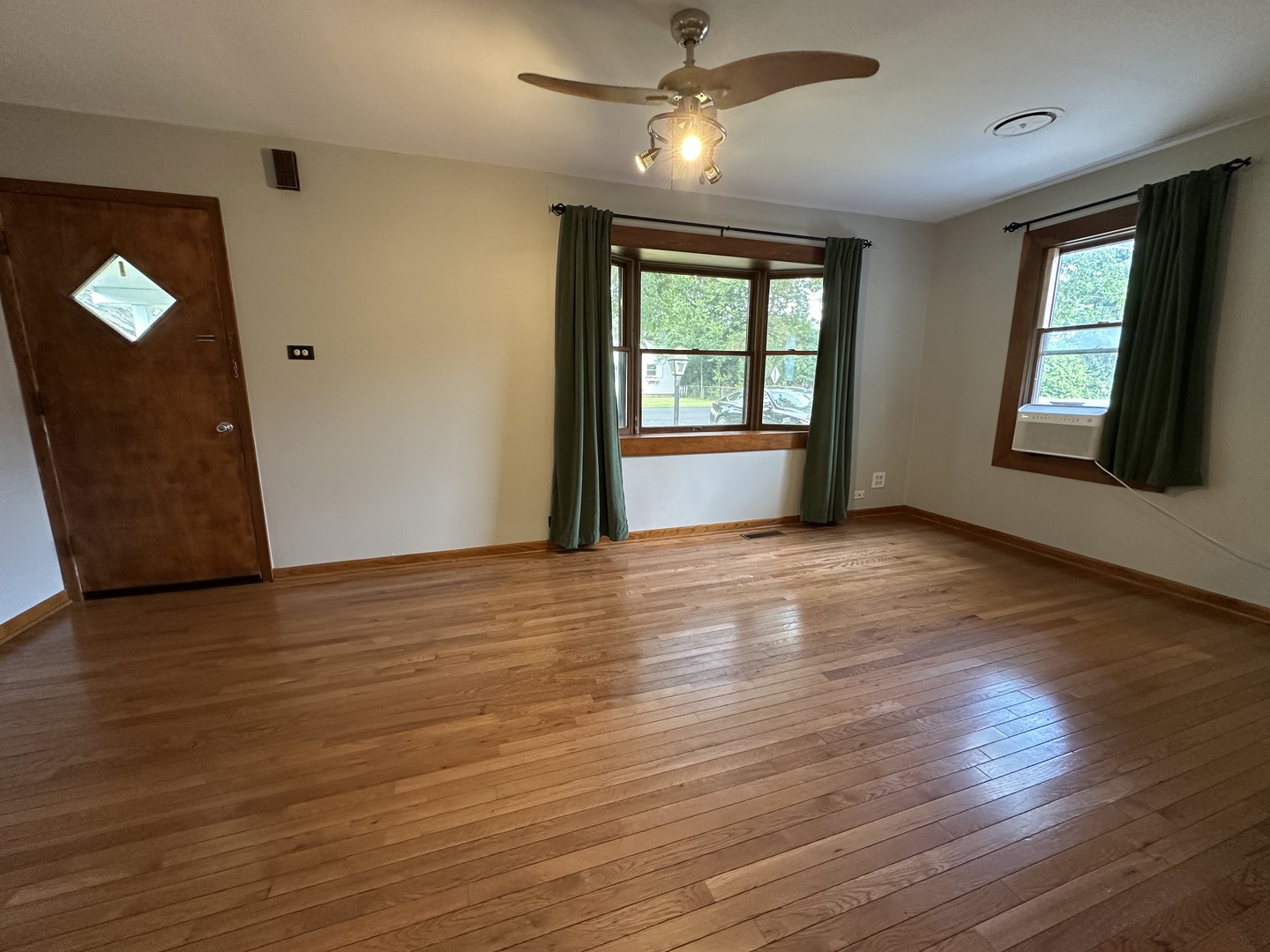 37 S Heather Drive Property Photo 3