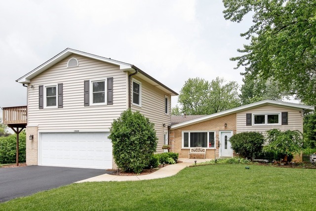 17w320 Scheel Drive Property Photo 1