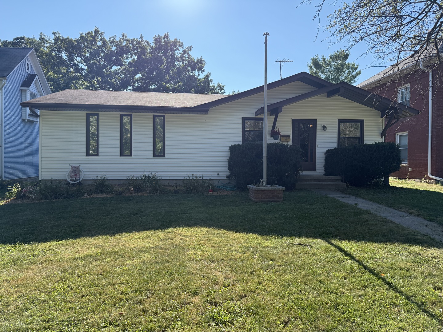 1030 Lincoln Highway Property Photo 1