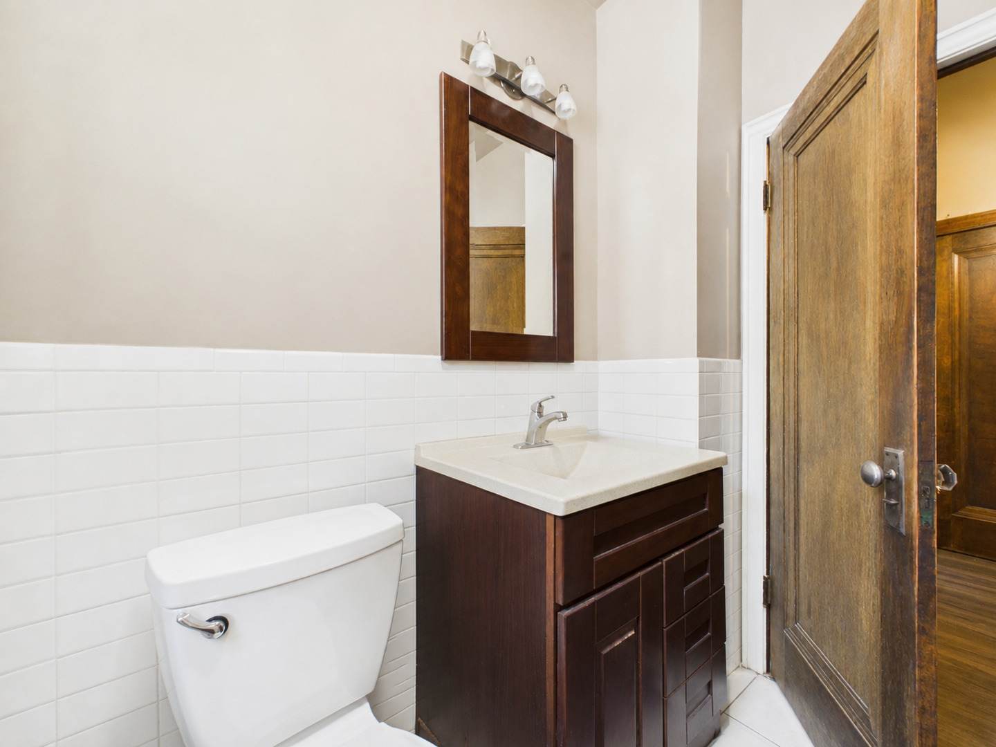 5242 W Schubert Avenue Property Photo 7