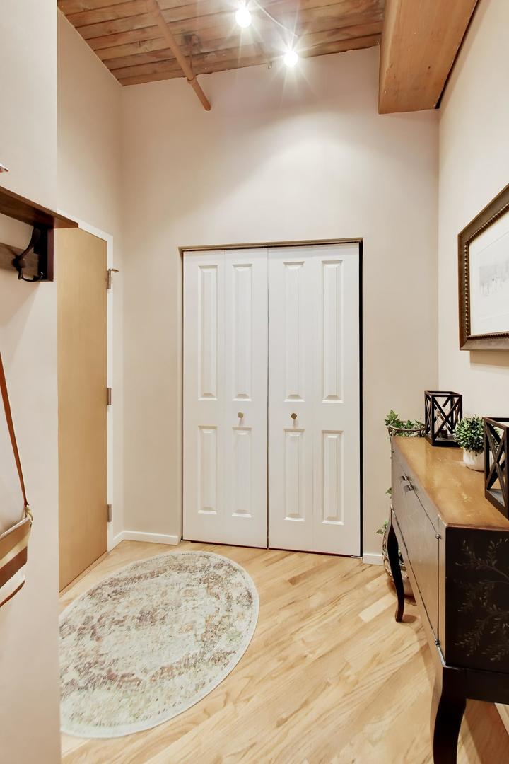 550 N Kingsbury Street 520 Property Photo 4