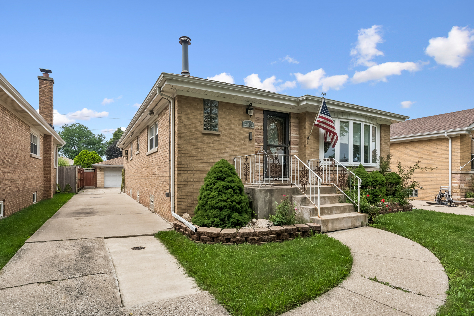 4916 N Rutherford Avenue Property Photo 2