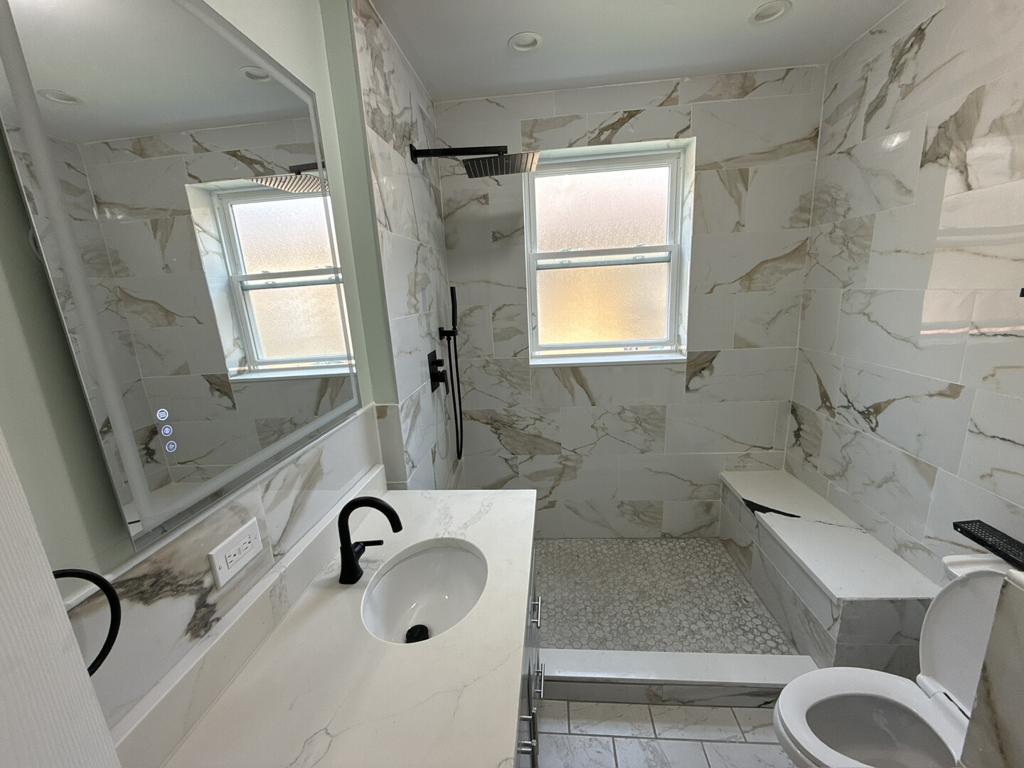 2552 N Austin Avenue 1 Property Photo 8