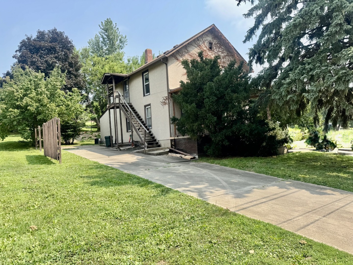 311 6th Street Property Photo 2