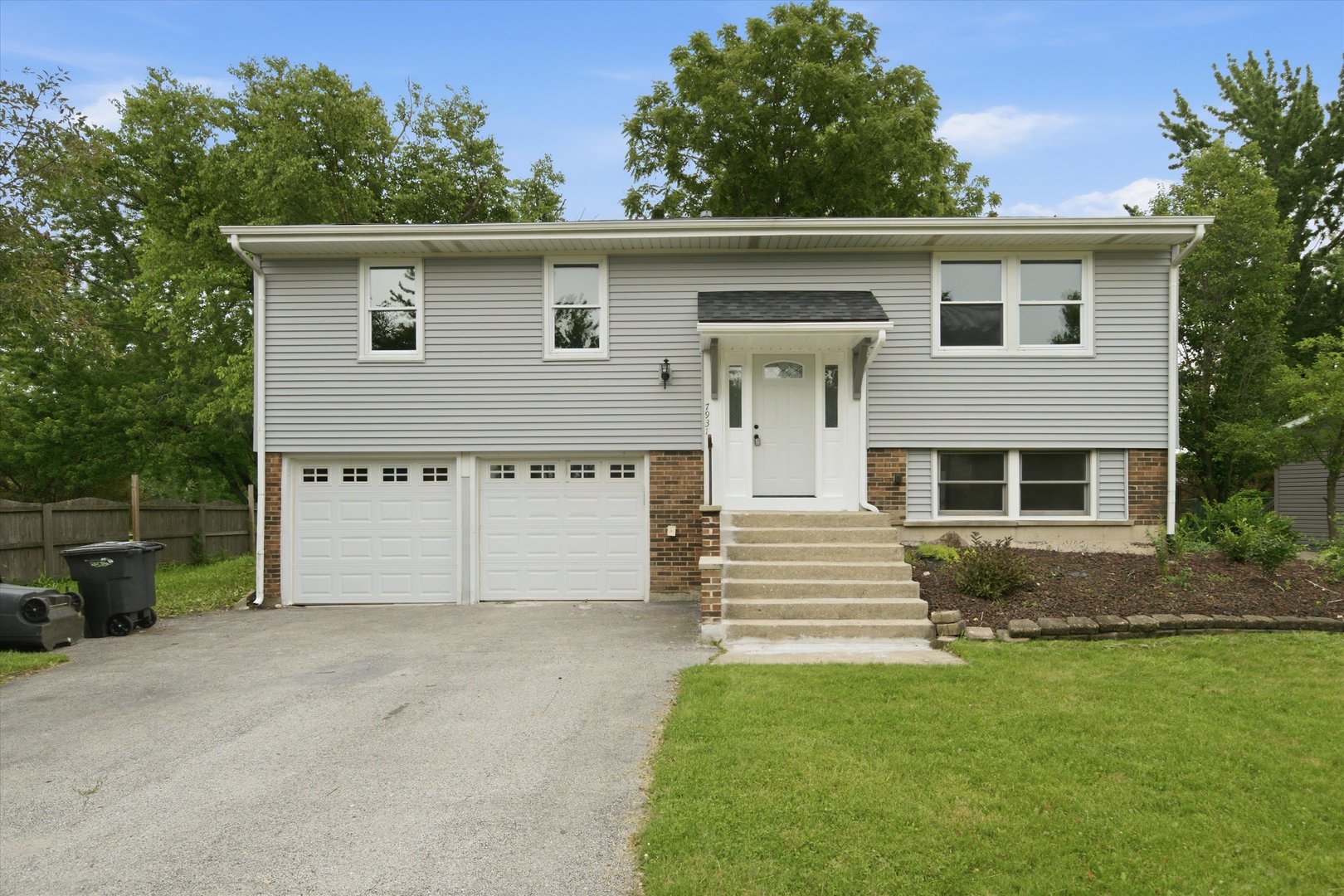 7931 W Laurel Drive Property Photo 1