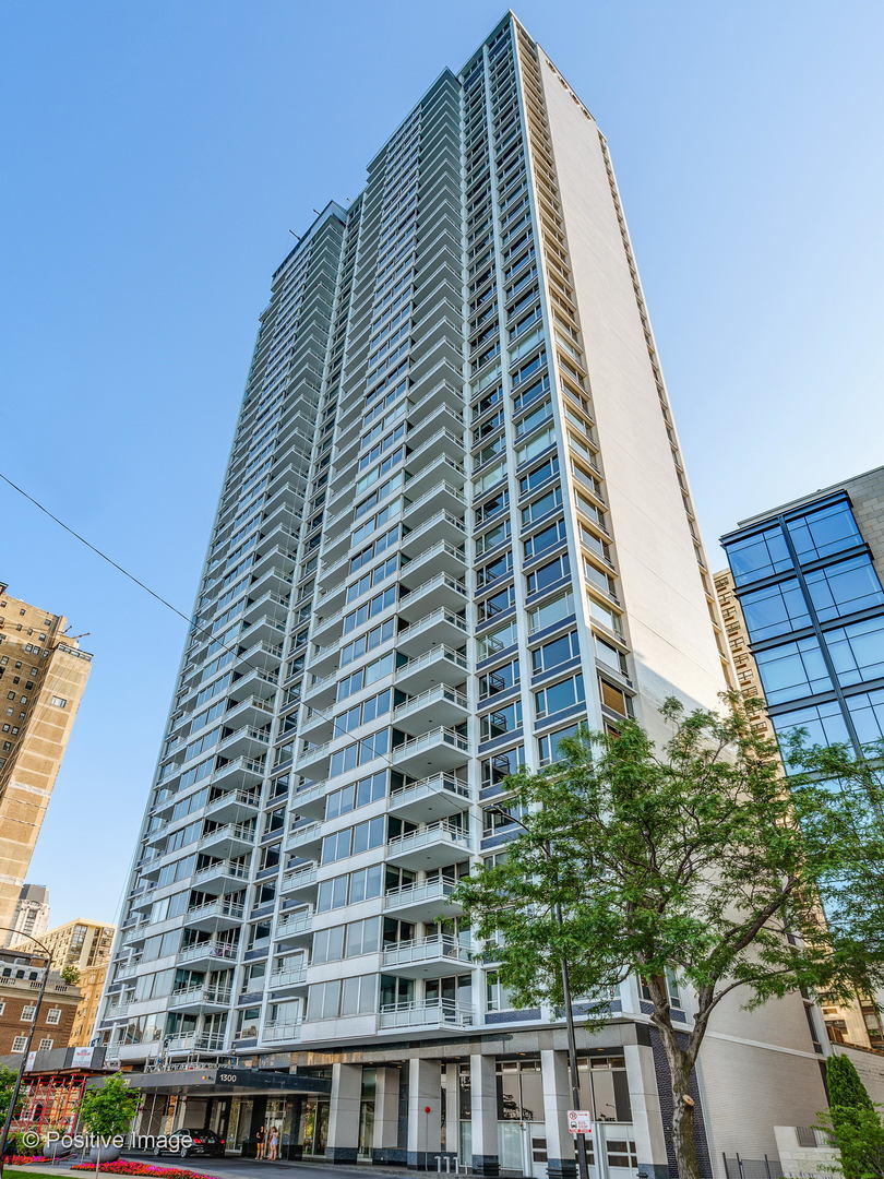1300 N LAKE SHORE Drive 30D Property Photo 1