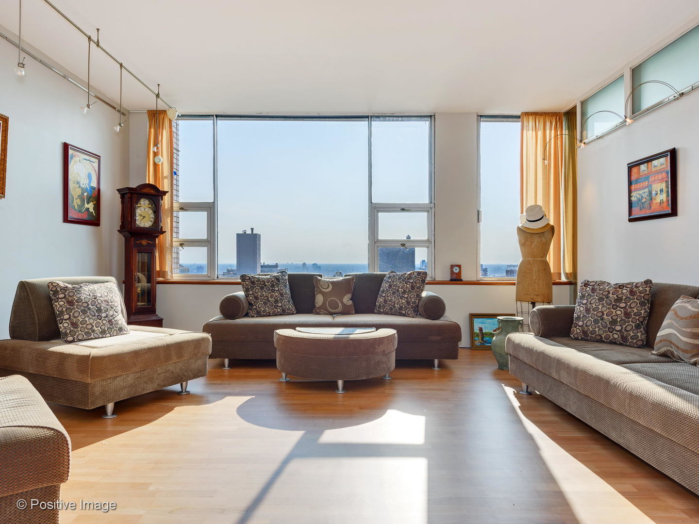 1300 N Lake Shore Drive 30d Property Photo 15
