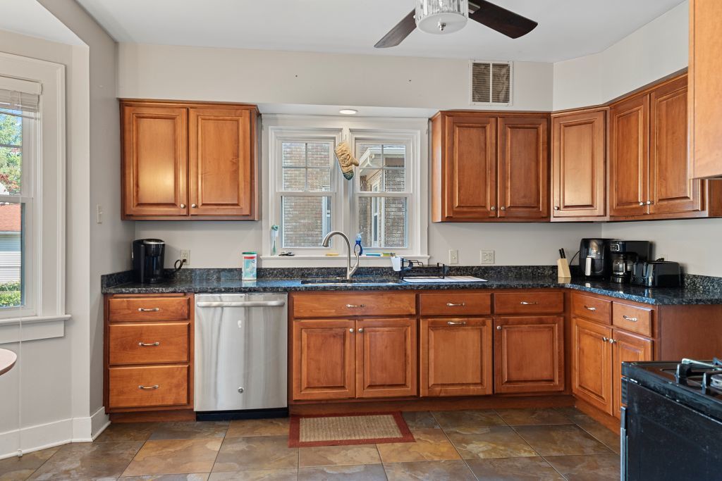 417 S Westlawn Avenue Property Photo 10