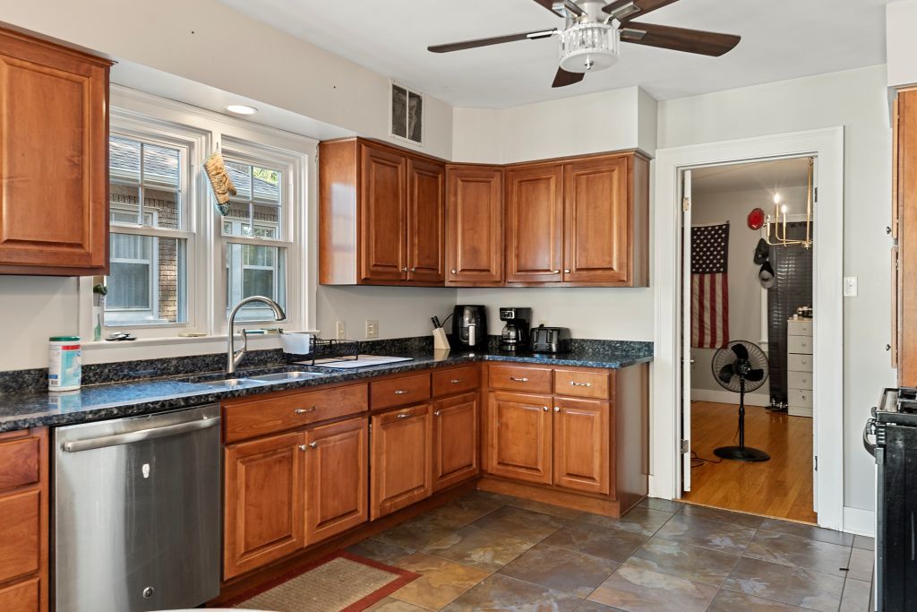 417 S Westlawn Avenue Property Photo 11