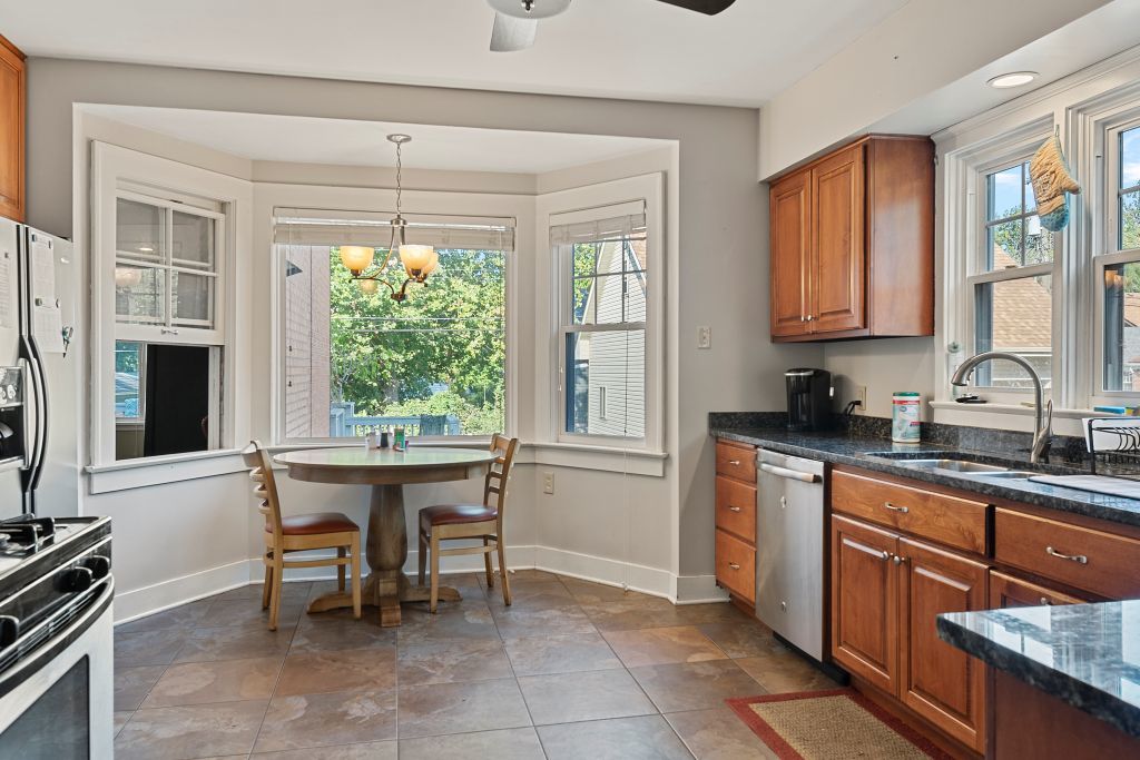 417 S Westlawn Avenue Property Photo 12
