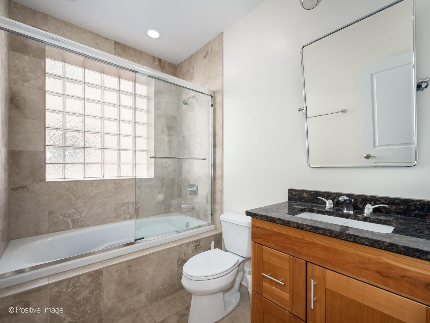 1037 W Monroe Street 3 Property Photo 13