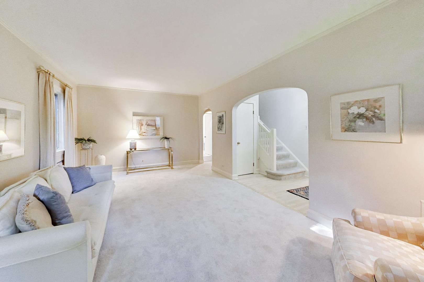 1112 S Home Avenue Property Photo 4