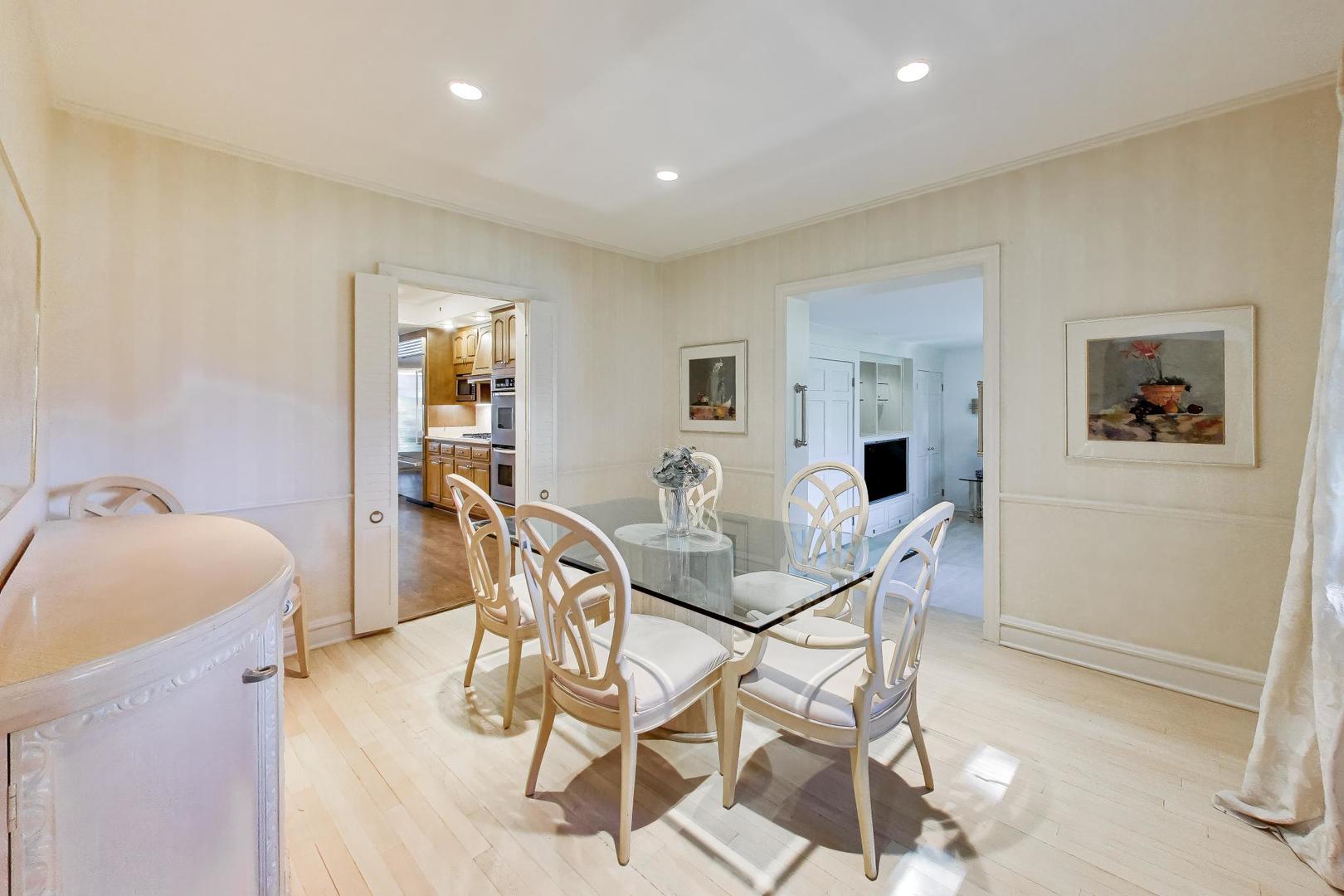 1112 S Home Avenue Property Photo 5