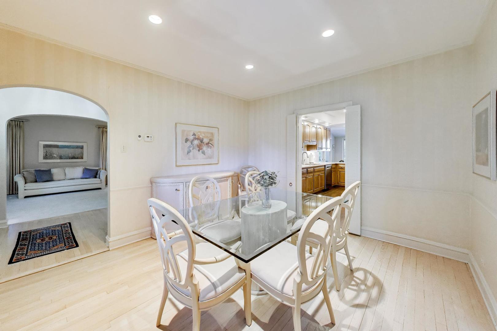 1112 S Home Avenue Property Photo 6