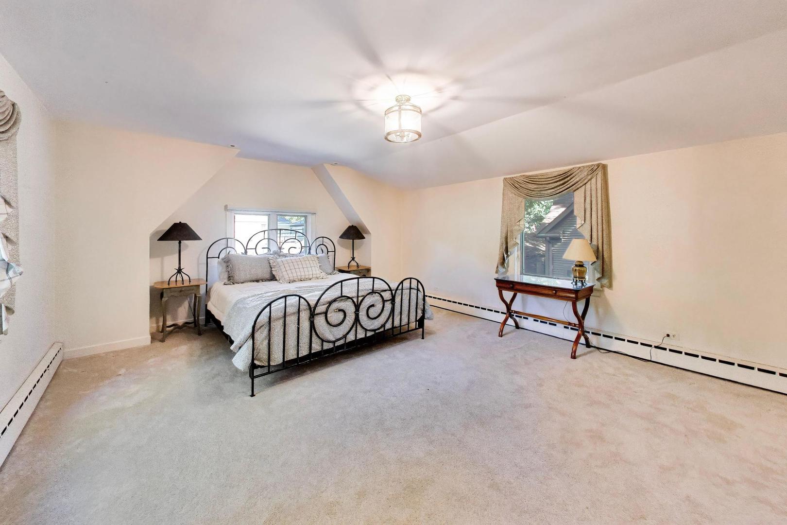 1112 S Home Avenue Property Photo 18