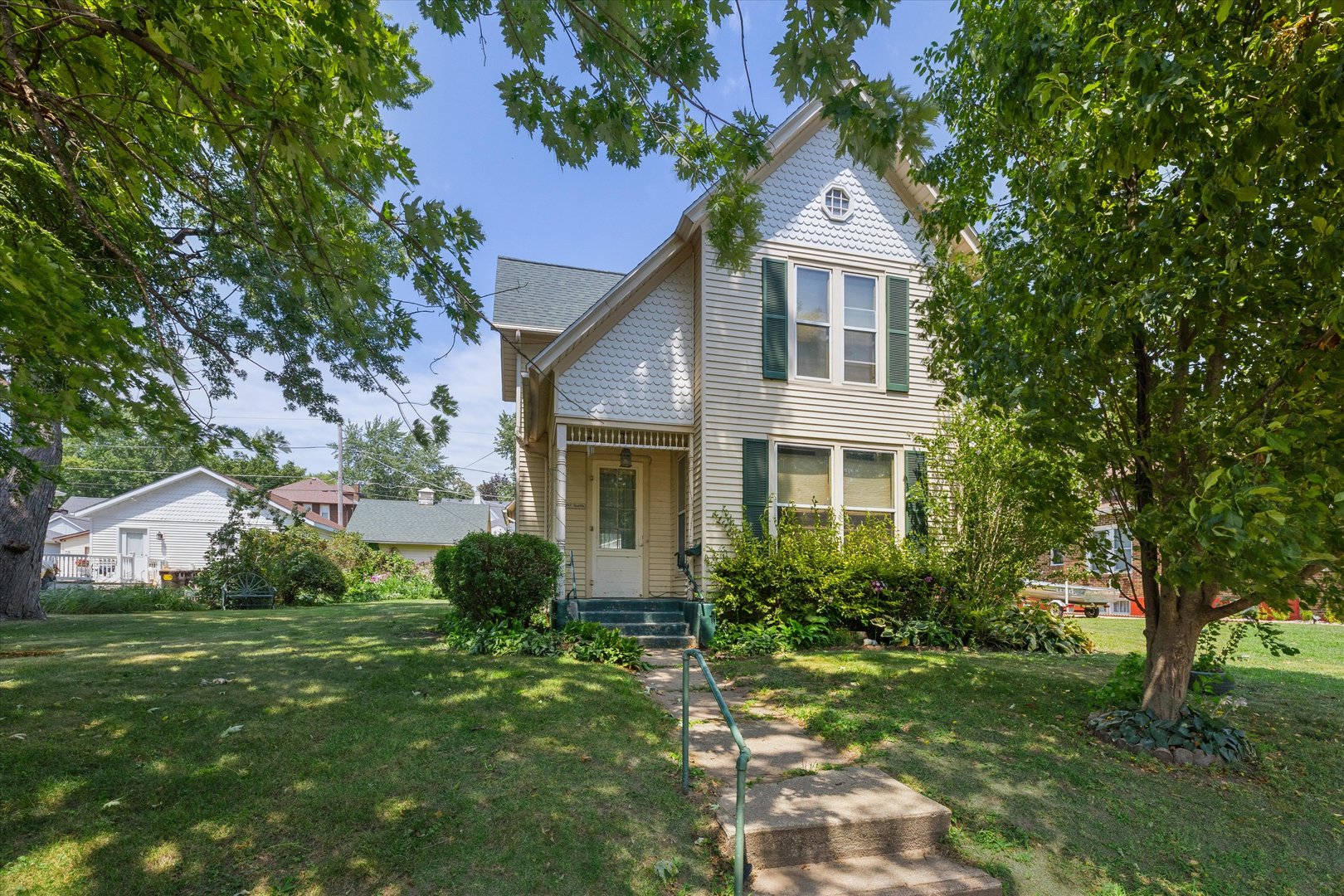 815 12th Avenue Property Photo 2