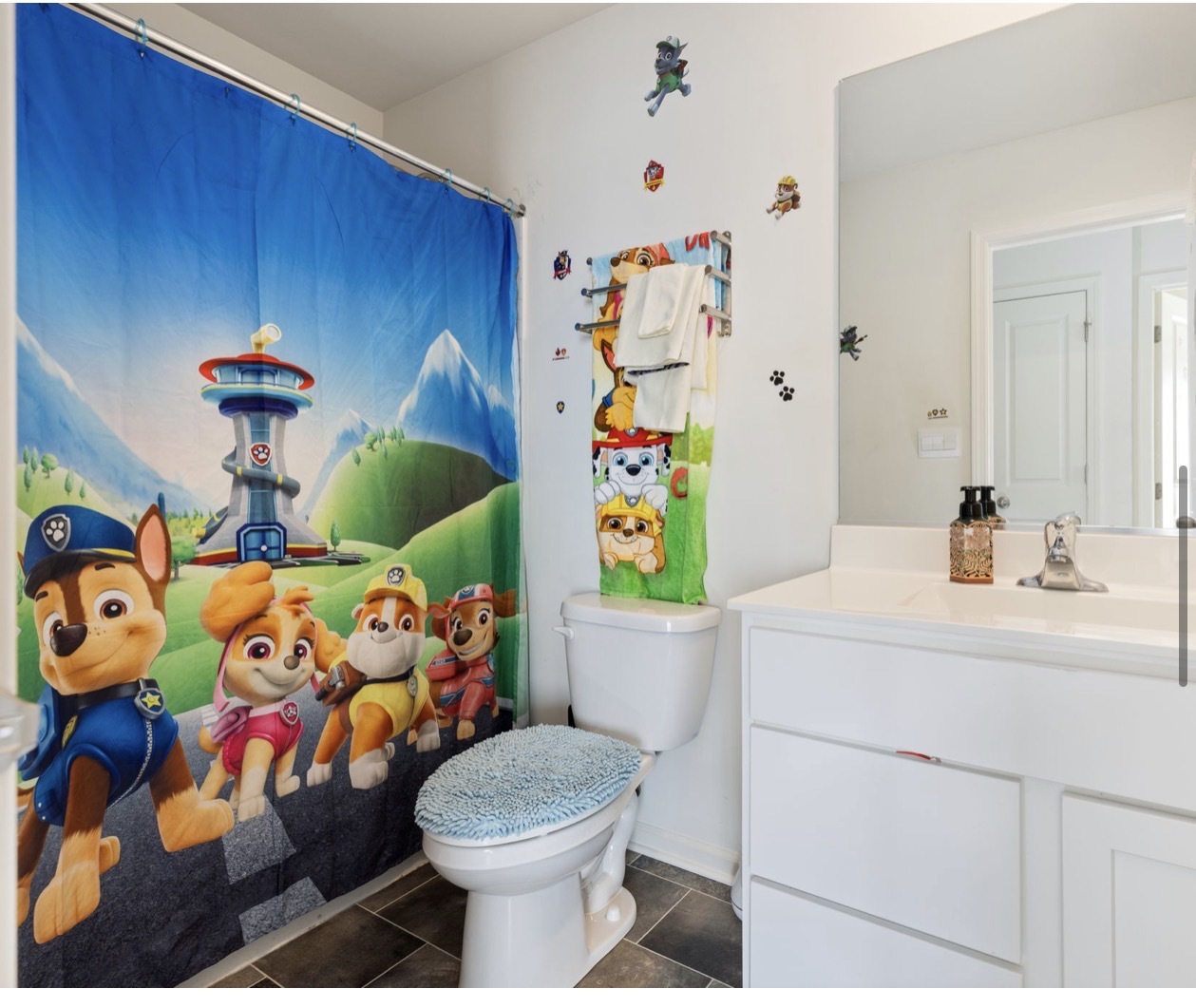 3758 Bissel Drive Property Photo 10