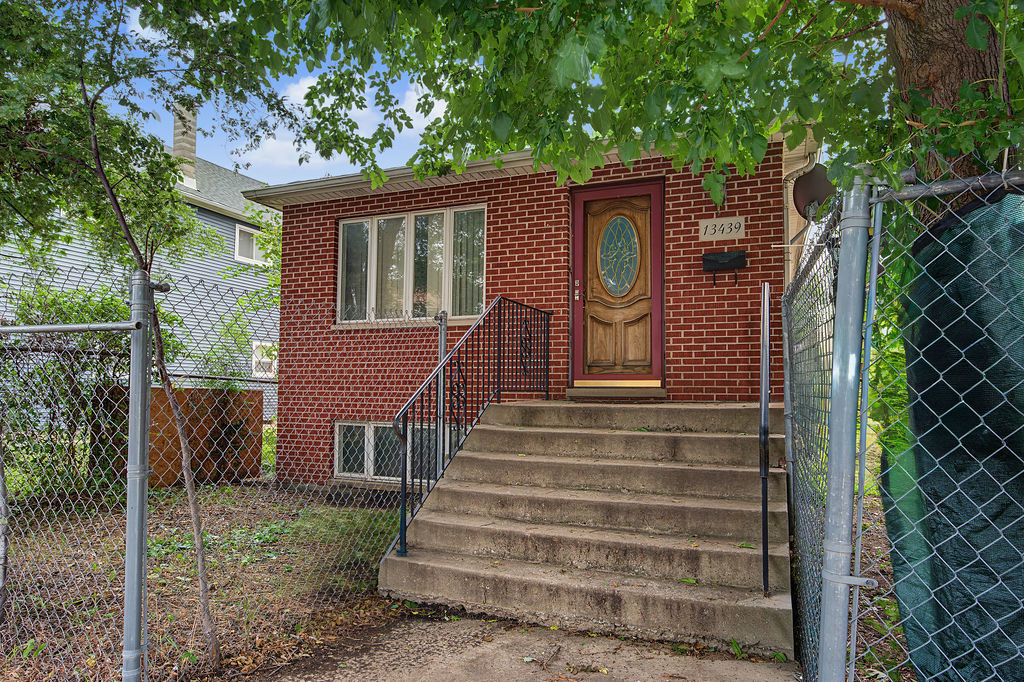 13439 S Brandon Avenue Property Photo 2