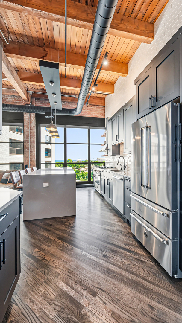 1133 S Wabash Avenue 806 Property Photo 6