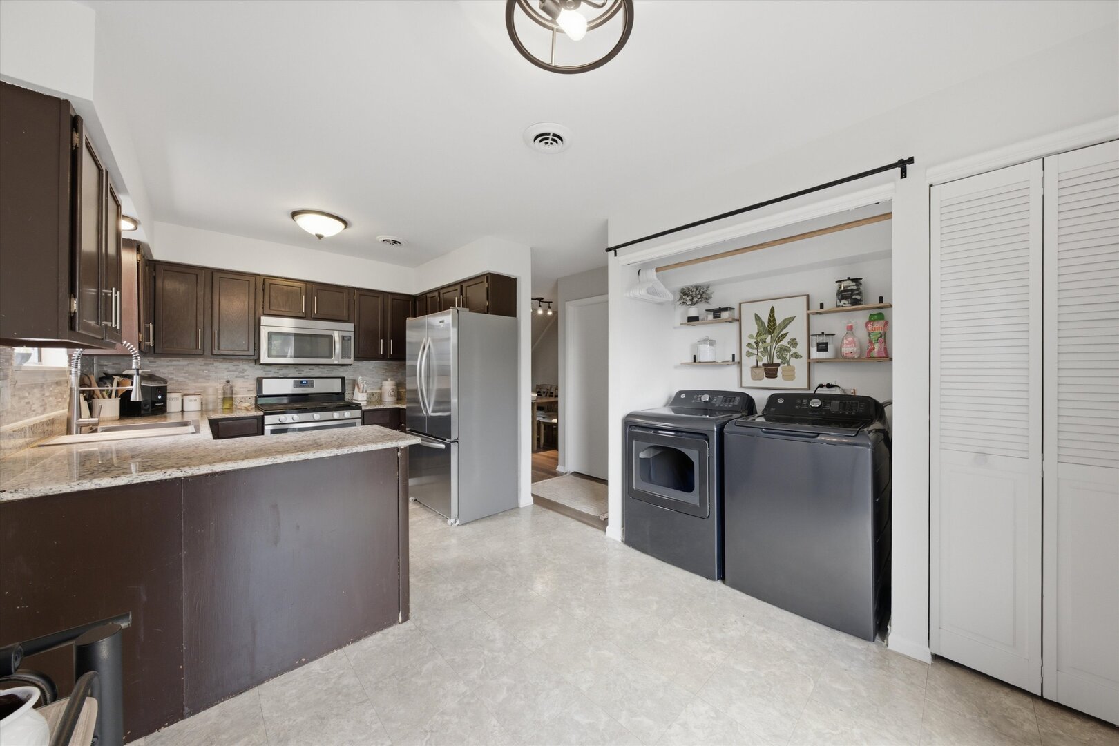 8321 Highpoint Circle D Property Photo 18