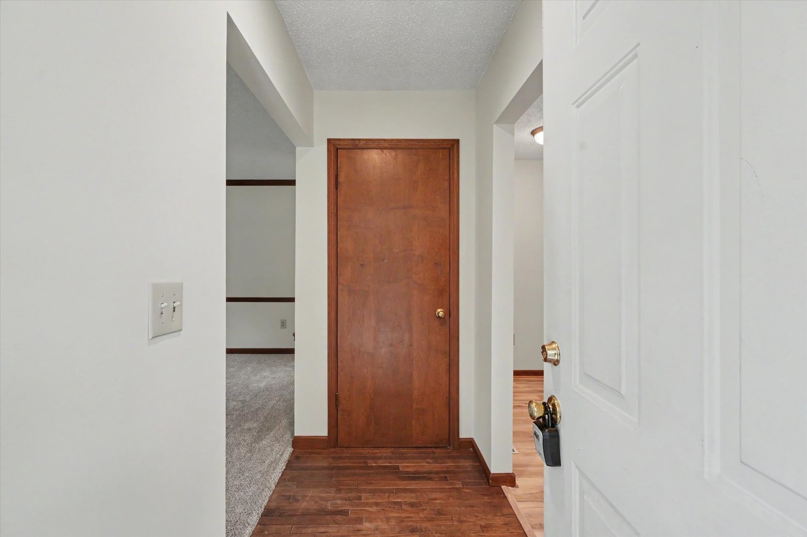2618 W John Street Property Photo 5