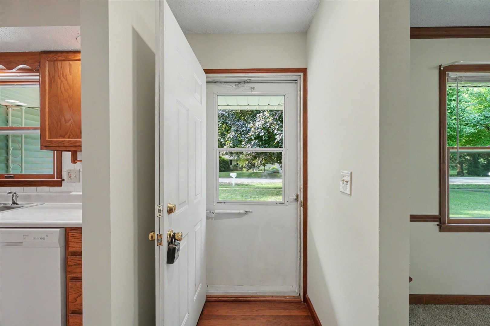 2618 W John Street Property Photo 6