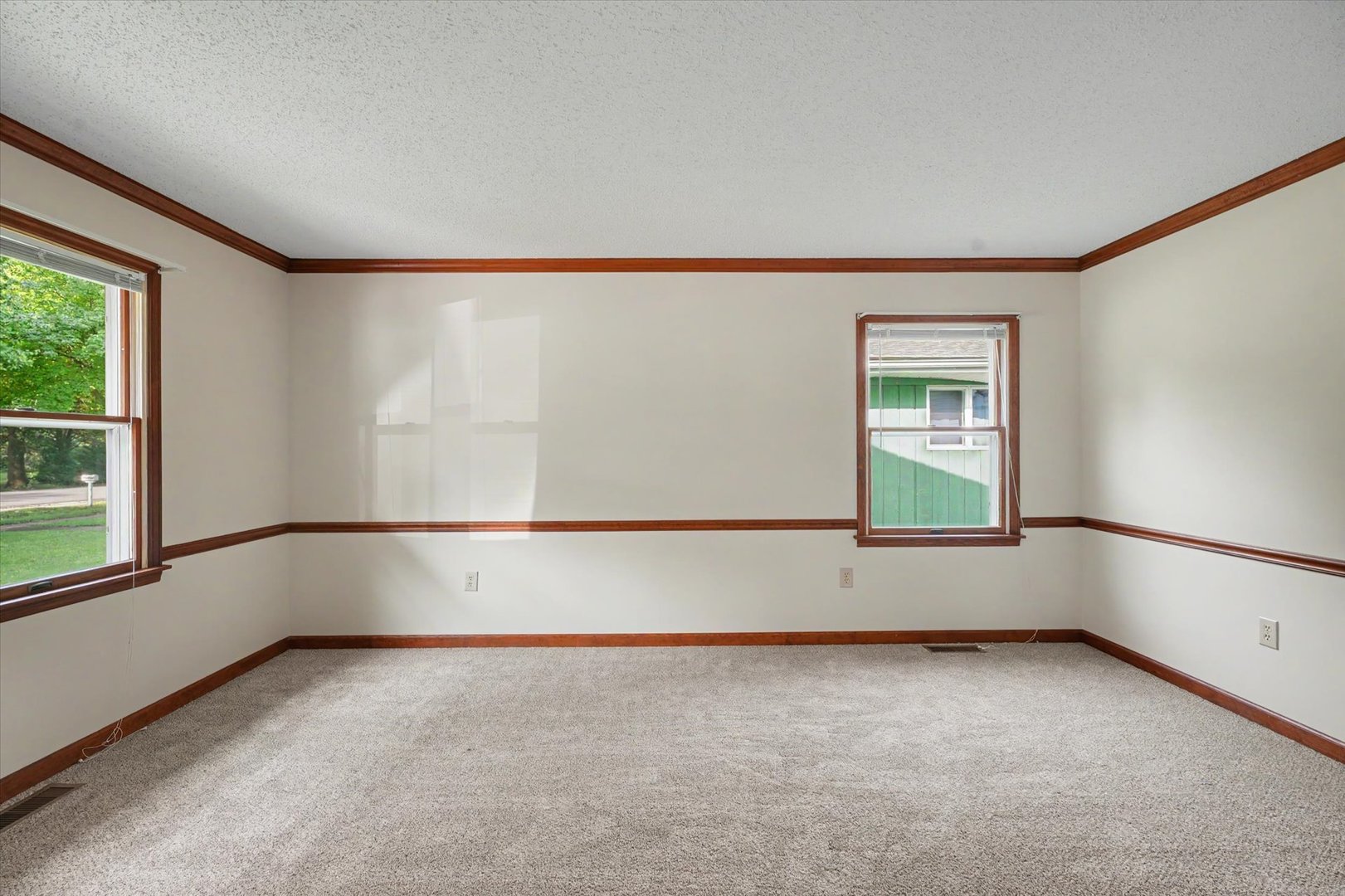 2618 W John Street Property Photo 9
