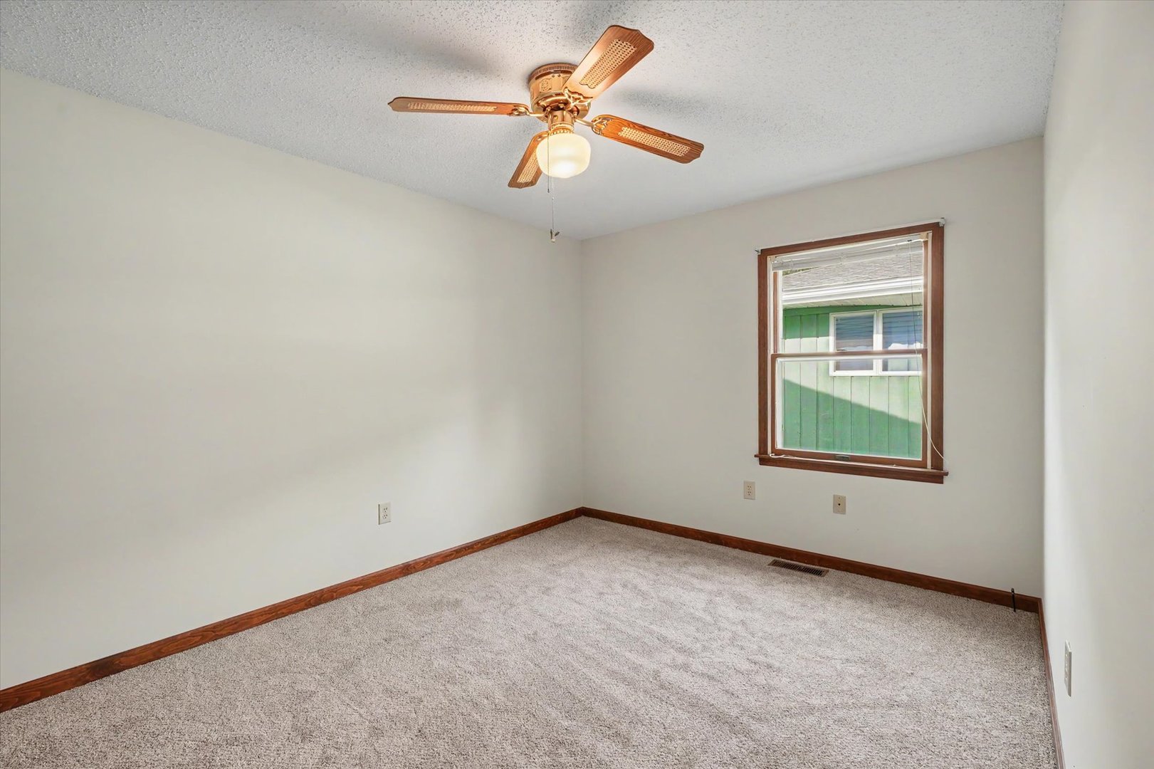 2618 W John Street Property Photo 28