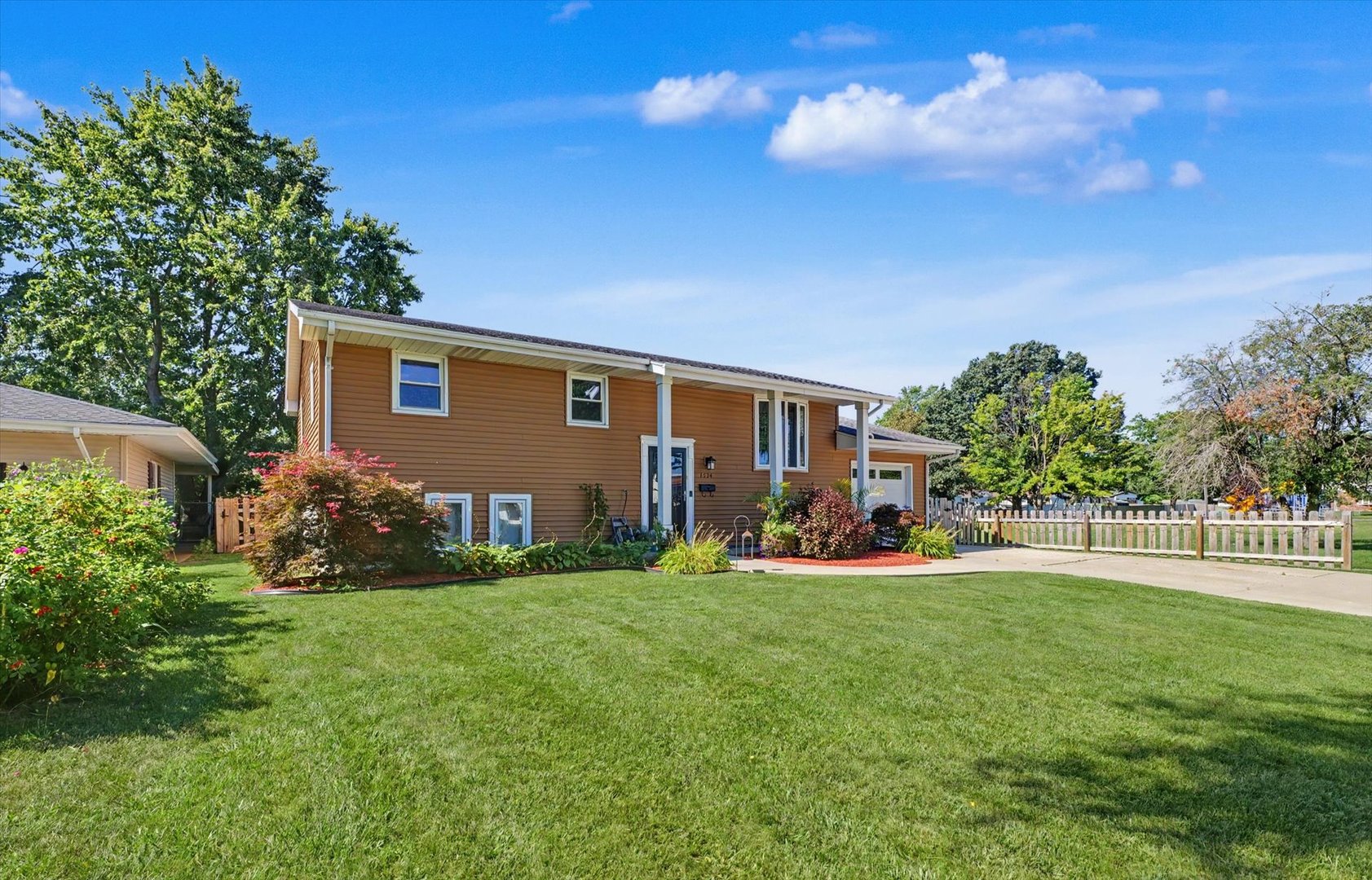 1524 Gates Drive Property Photo 3