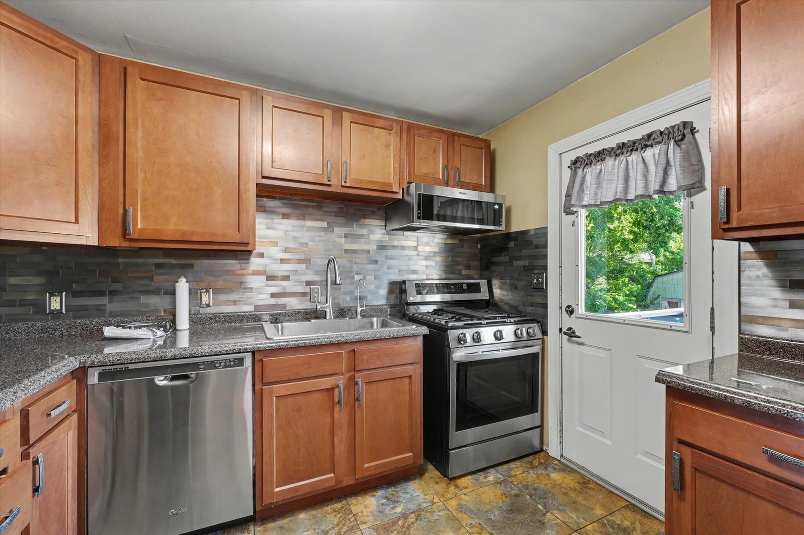 1524 Gates Drive Property Photo 12