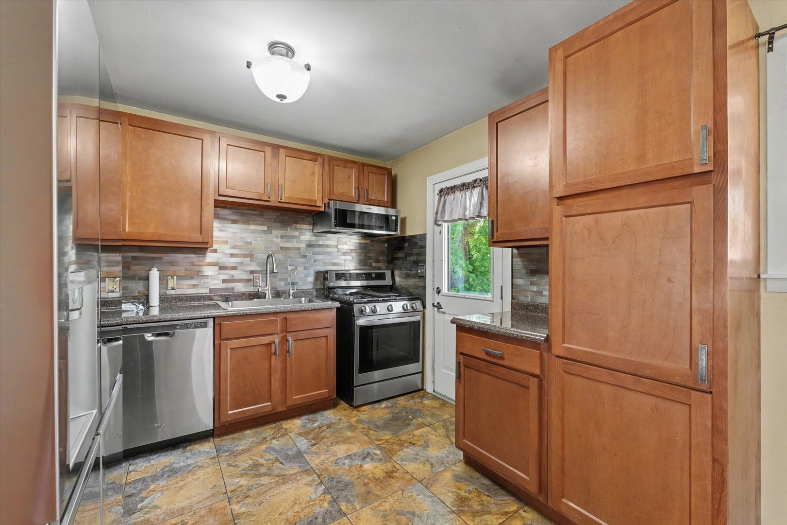 1524 Gates Drive Property Photo 13