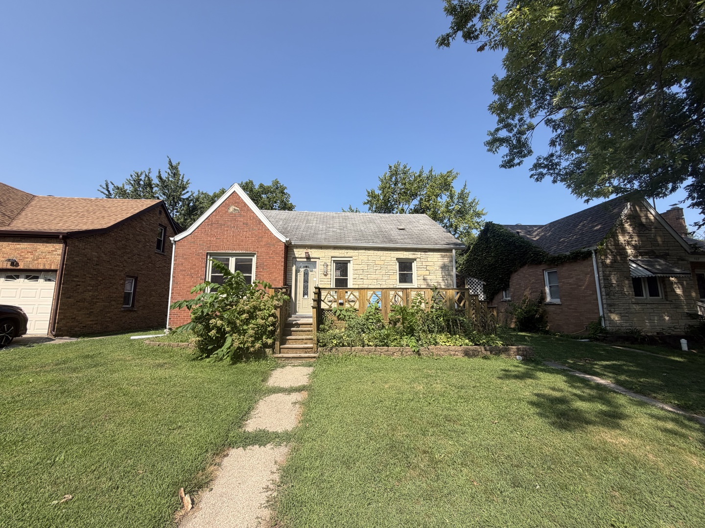 479 S Winfield Avenue Property Photo 1