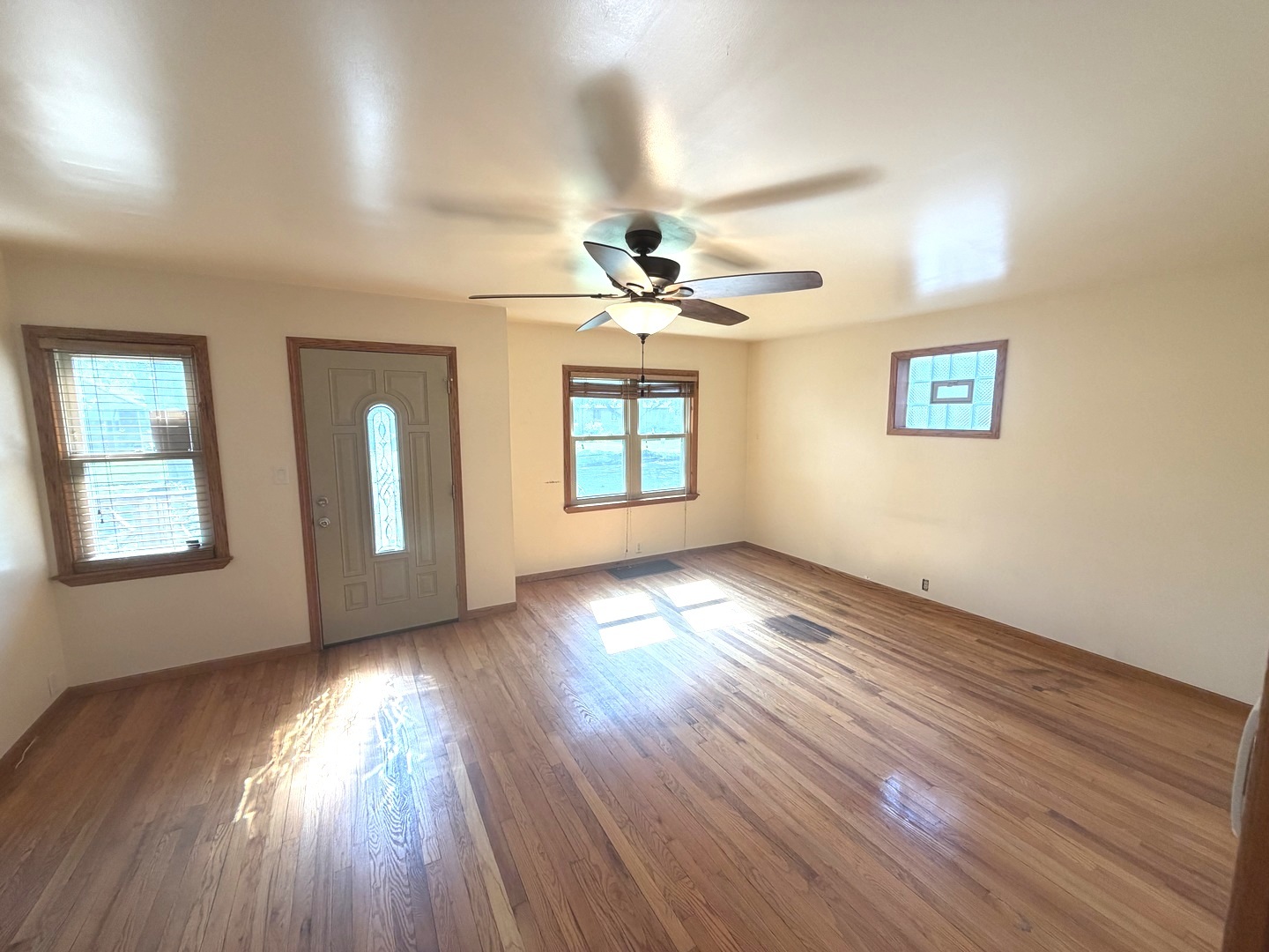 479 S Winfield Avenue Property Photo 4