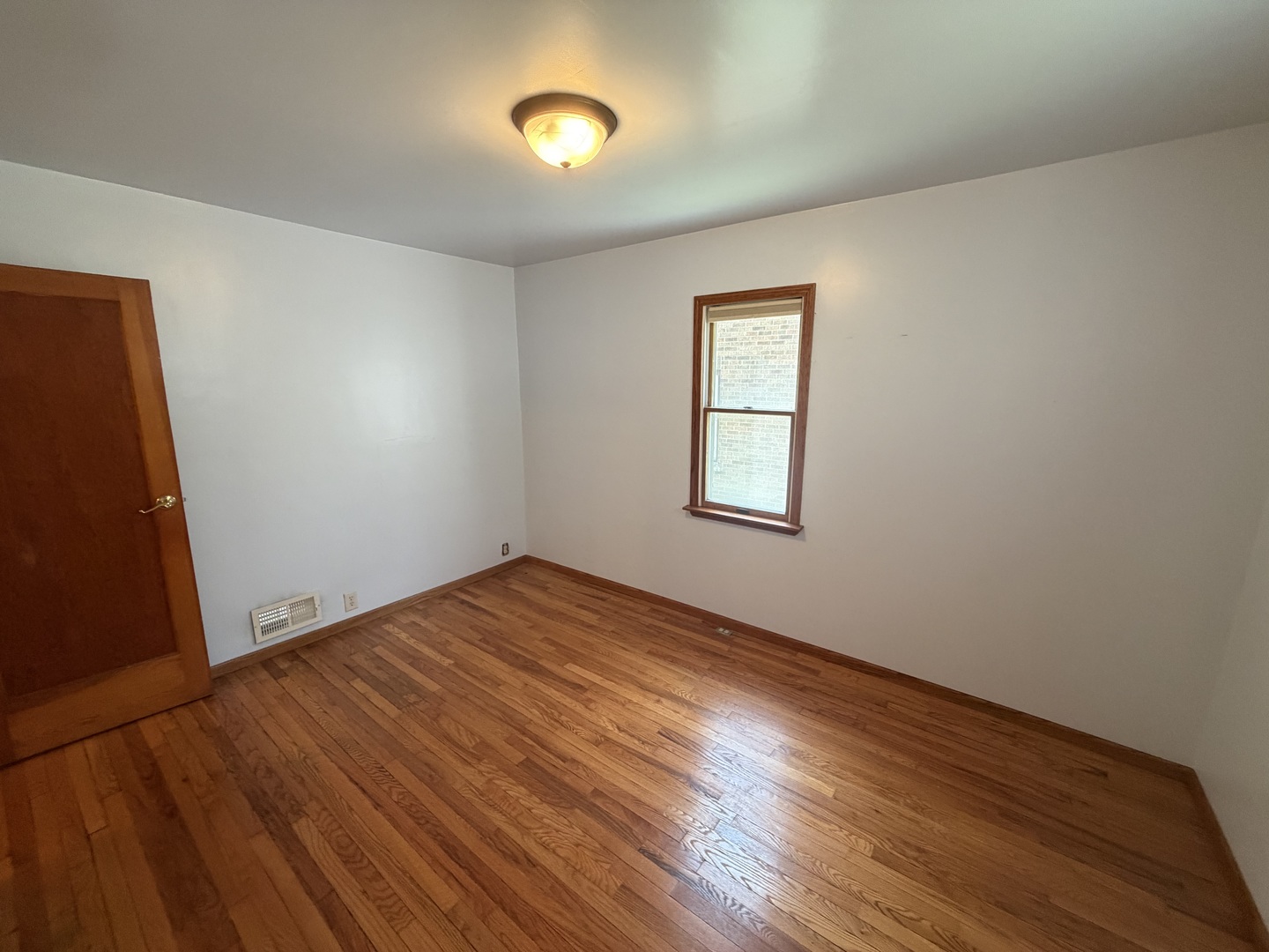 479 S Winfield Avenue Property Photo 11