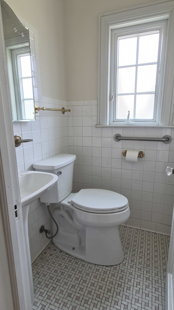 2306 Buckingham Avenue Property Photo 9