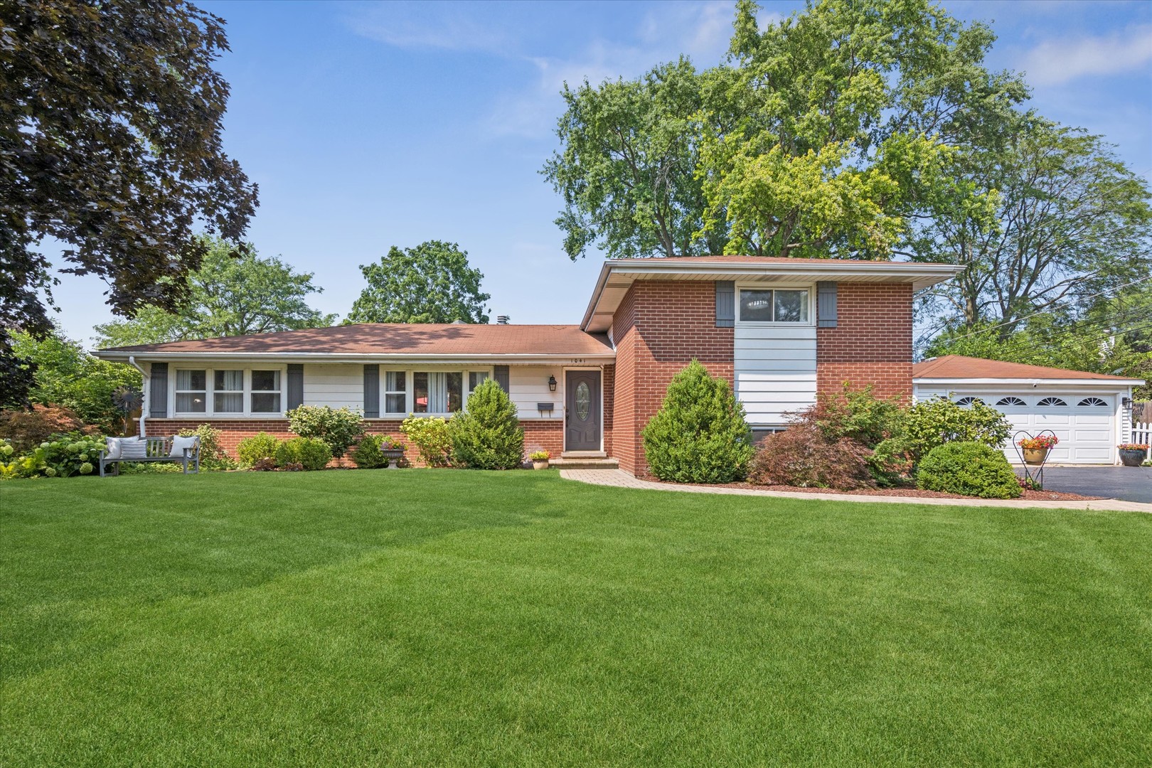 1041 Longmeadow Drive Property Photo 1
