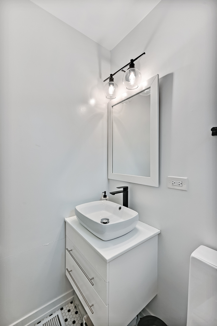 16w361 95th Place Property Photo 8