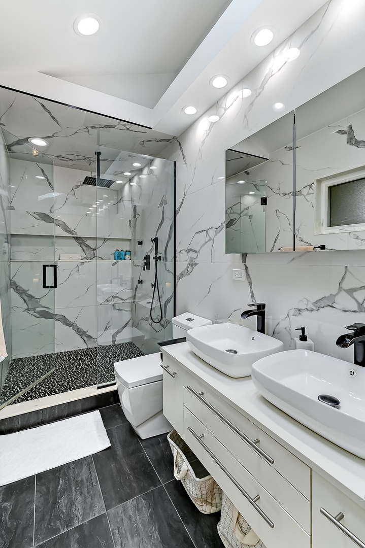 16w361 95th Place Property Photo 12