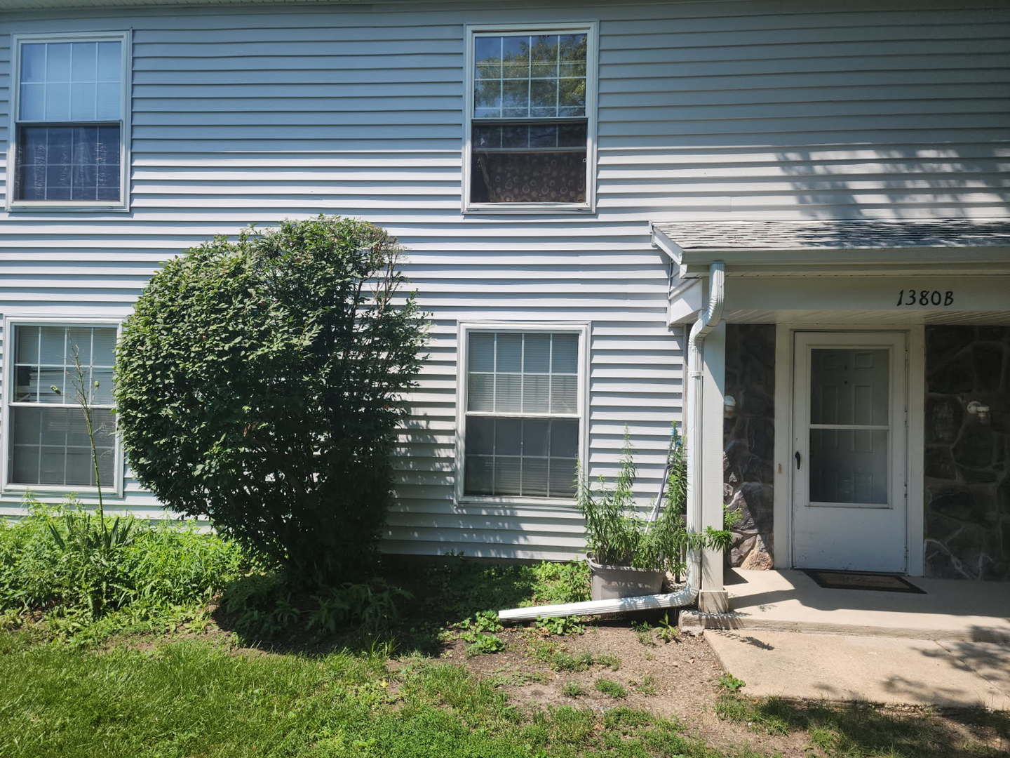 1380 N Glen Circle B Property Photo 3