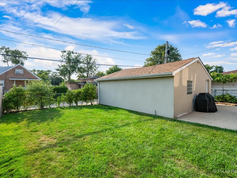 8224 N Oleander Avenue Property Photo 10