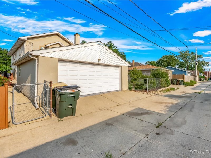 8224 N Oleander Avenue Property Photo 11