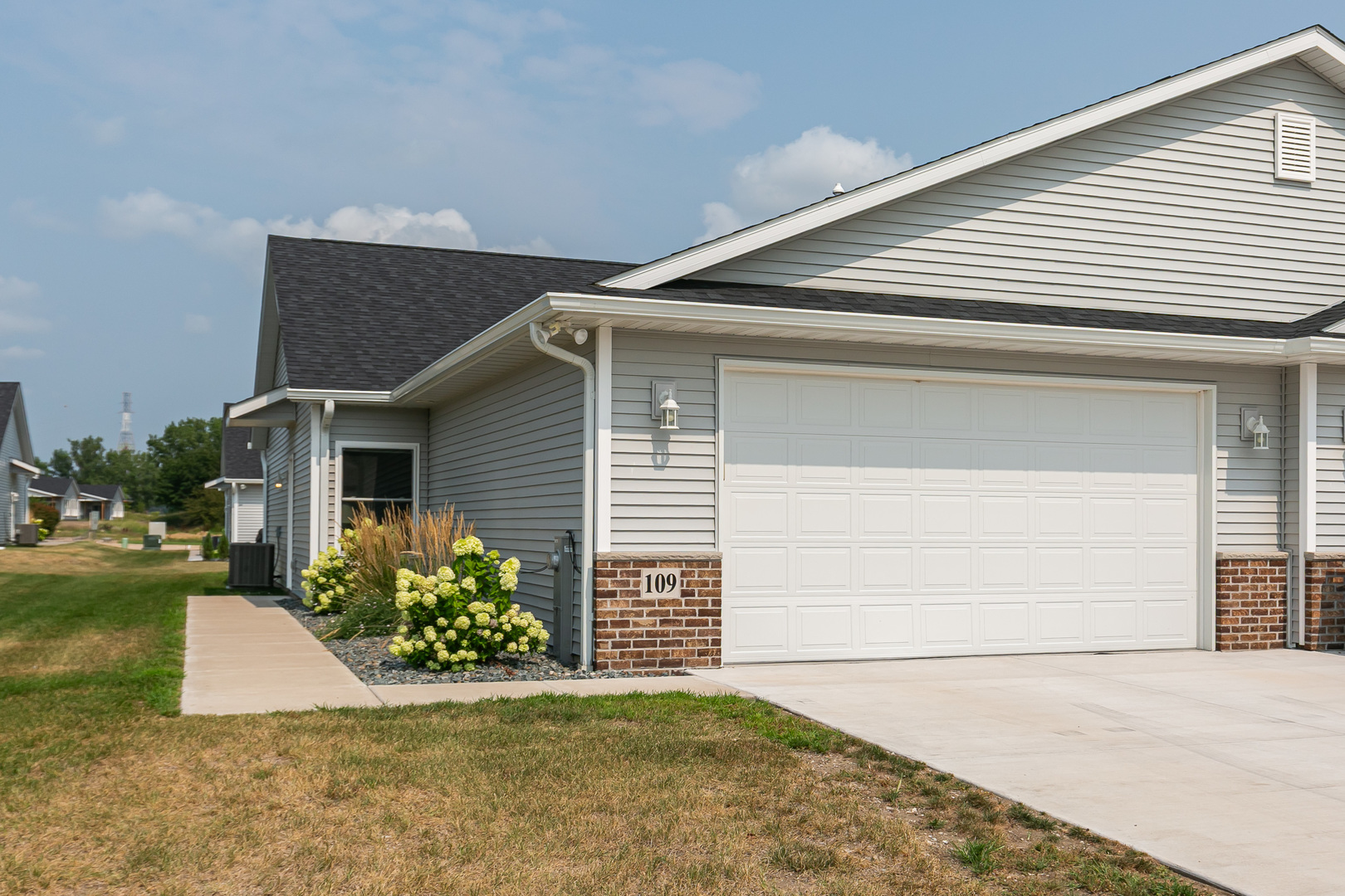 109 BEACON HARBOR Circle Property Photo 1