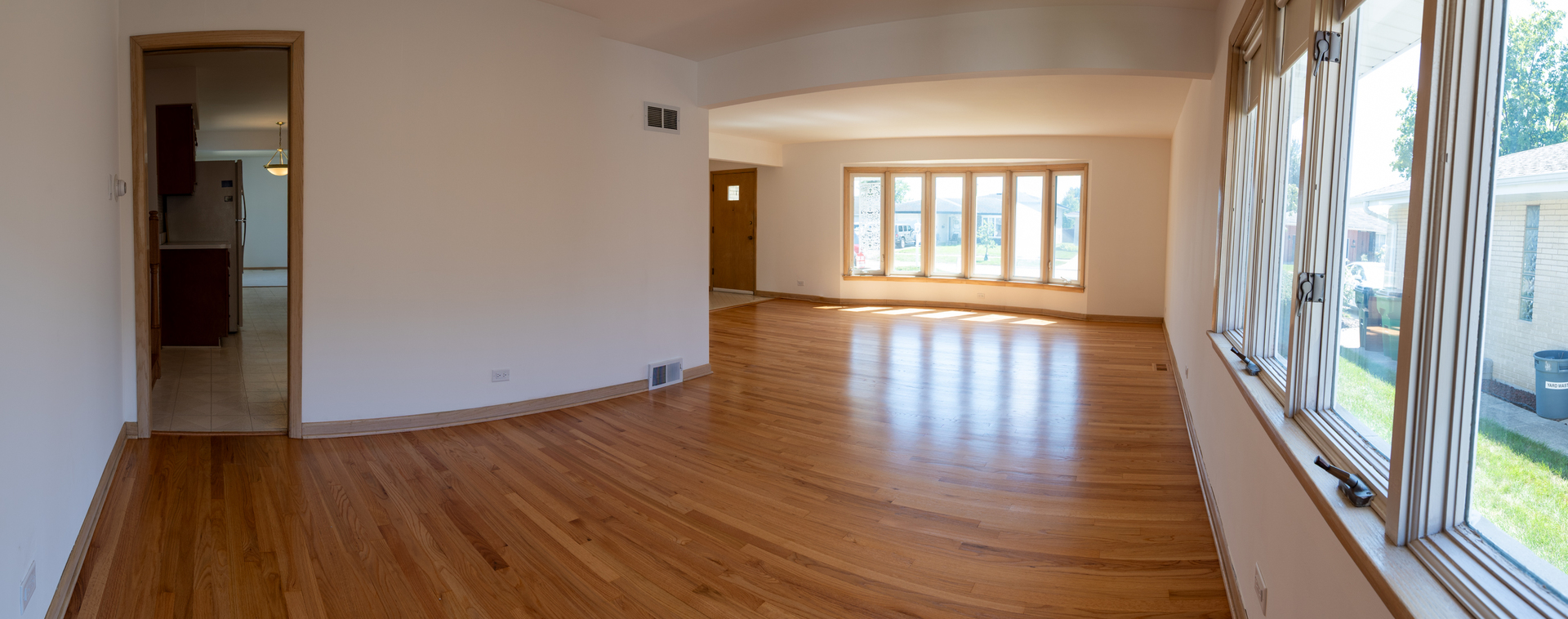 10916 Kingston Street Property Photo 6