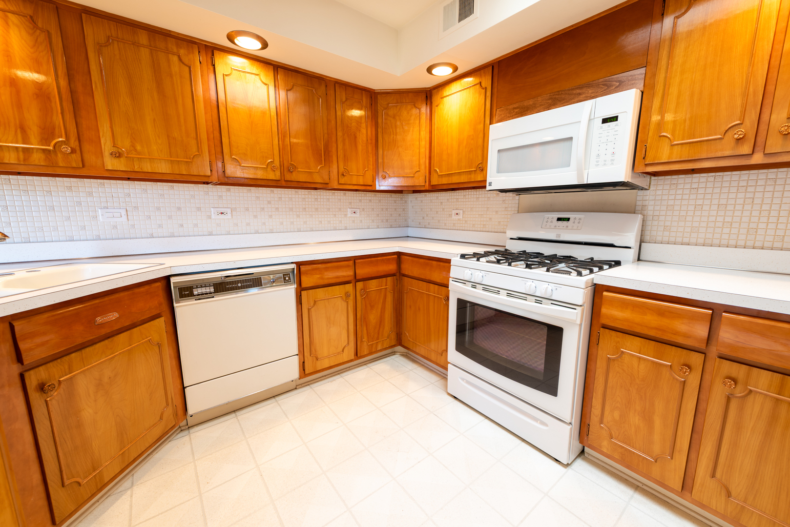 10916 Kingston Street Property Photo 7