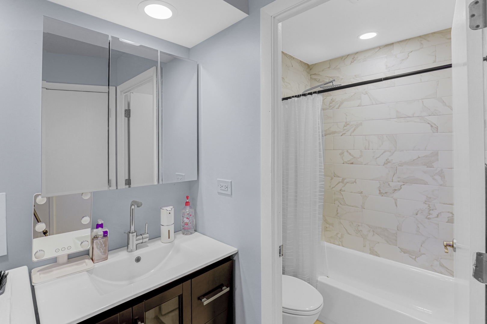 8640 Waukegan Road 425 Property Photo 11