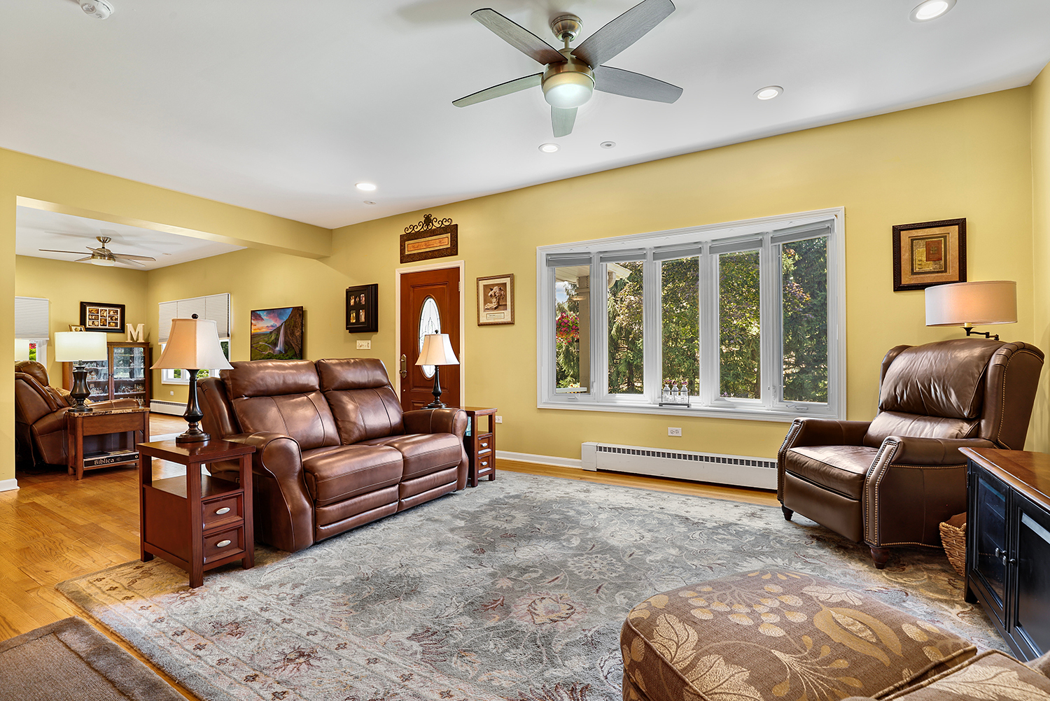3s631 West Avenue Property Photo 3