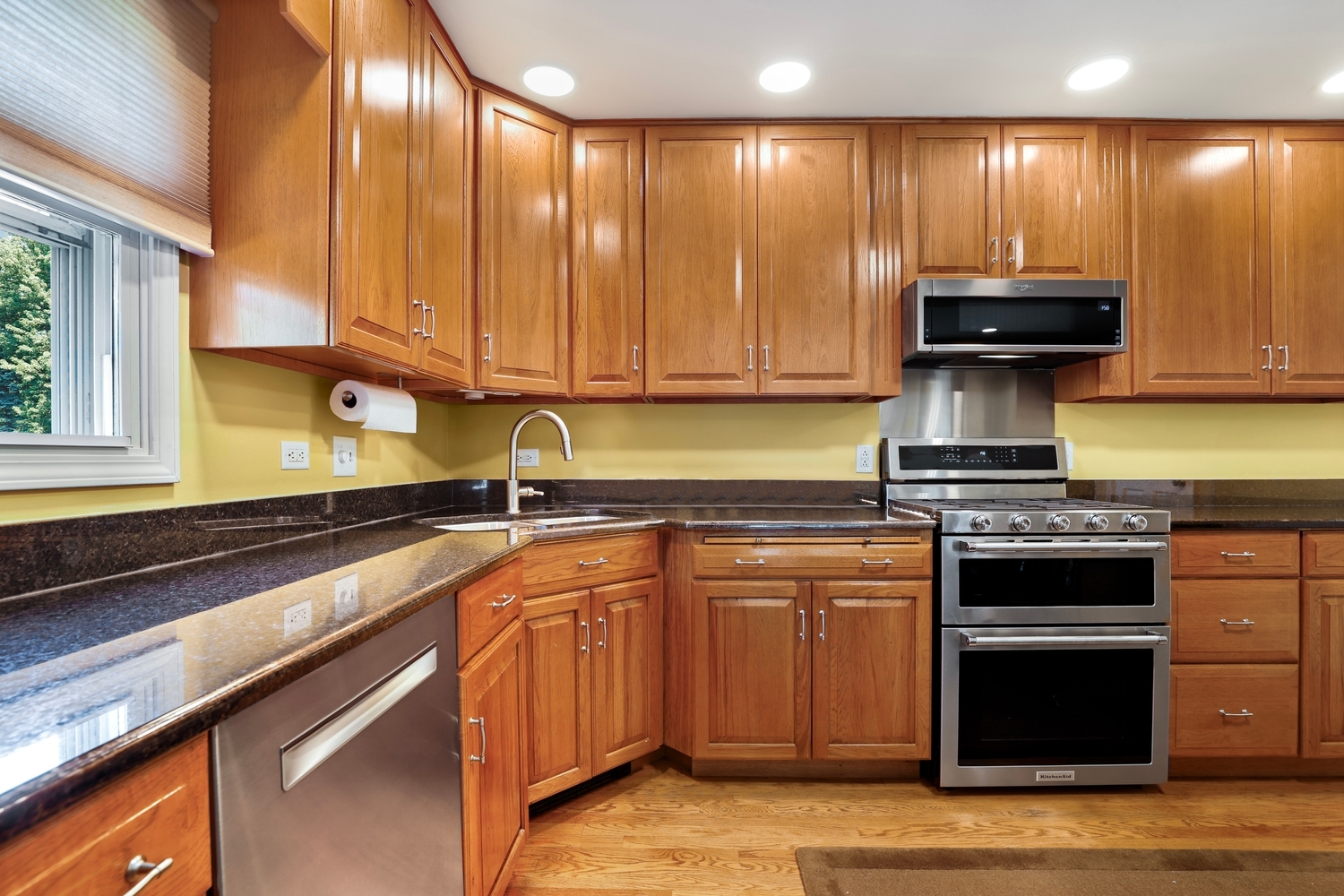3s631 West Avenue Property Photo 6