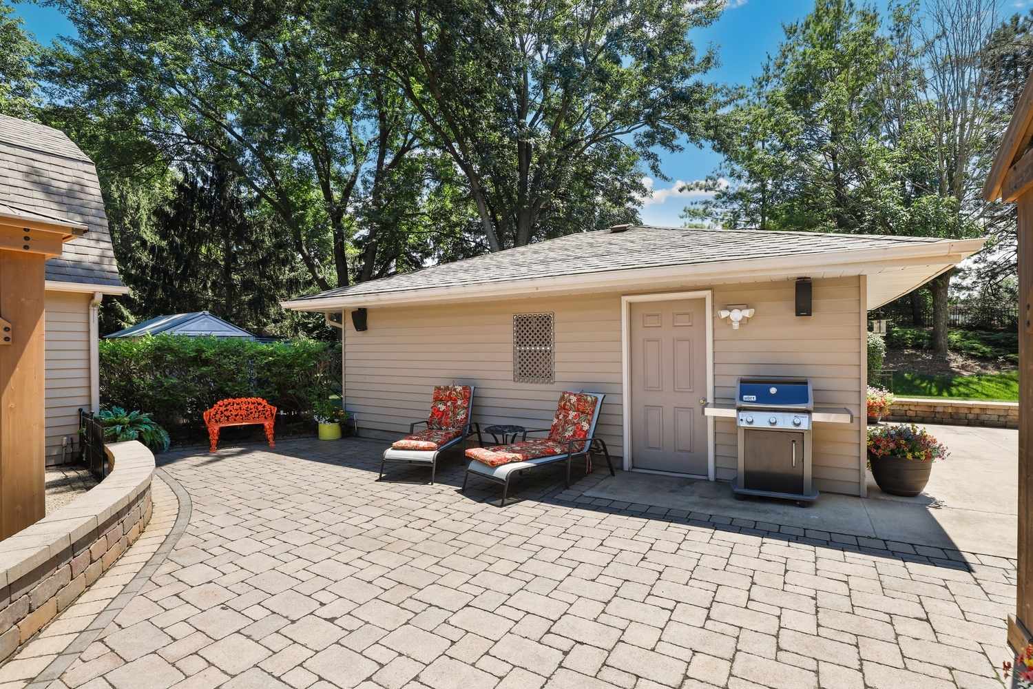 3s631 West Avenue Property Photo 32