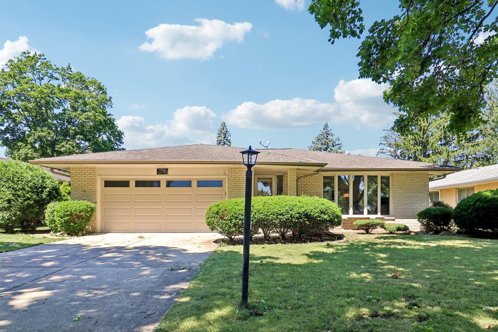 1706 N Aspen Drive Property Photo 1